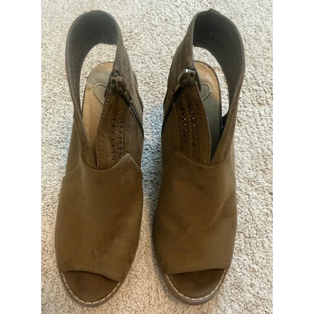 Madeline Womens Size 7 Olive Taupe Faux Suede Peep Toe Block Heel Bootie Sandals
